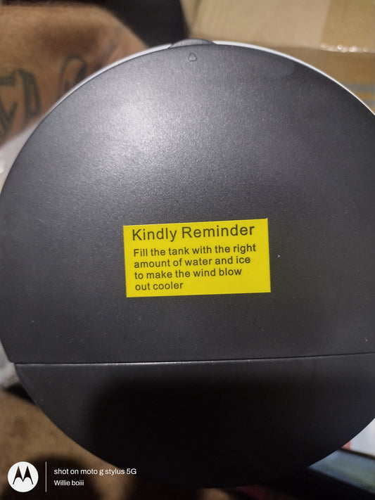 Humidifying fan